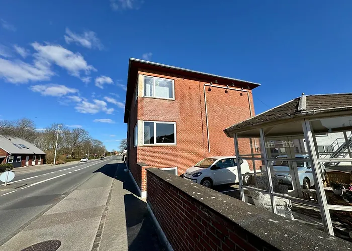 Strandby Kirkevej 270 Ground Floor Id 021 *